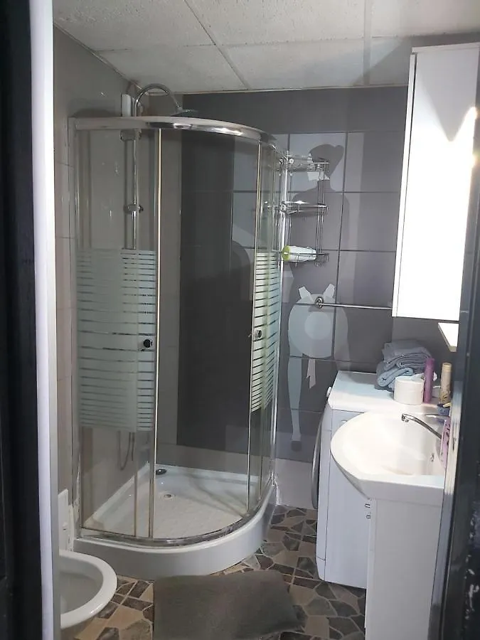 Lägenhet Laur Apartament Bukarest